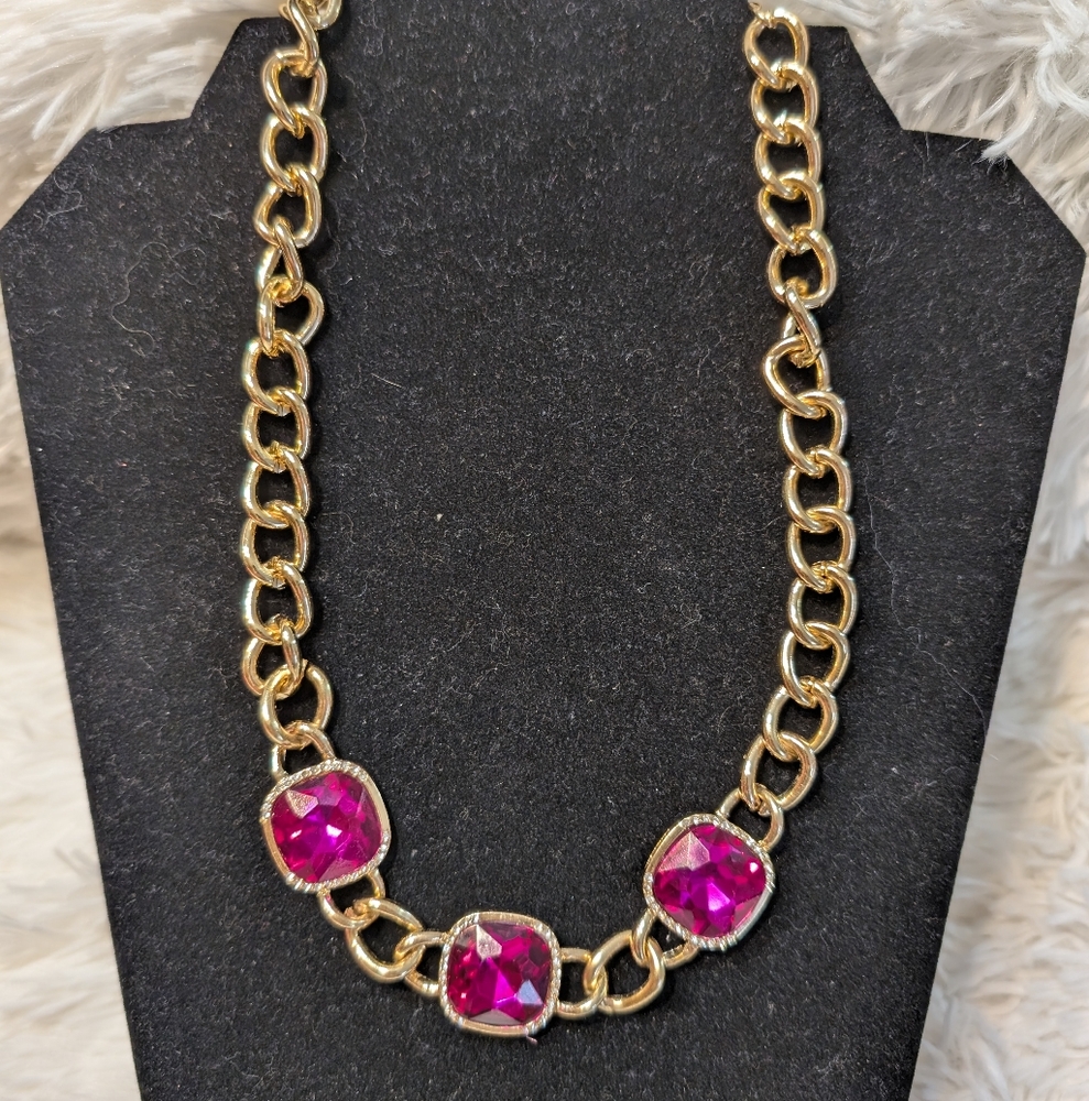 LAUNDRY by Shelli Segal Gold Chain Necklace with Vibrant Pink Stones NWT
